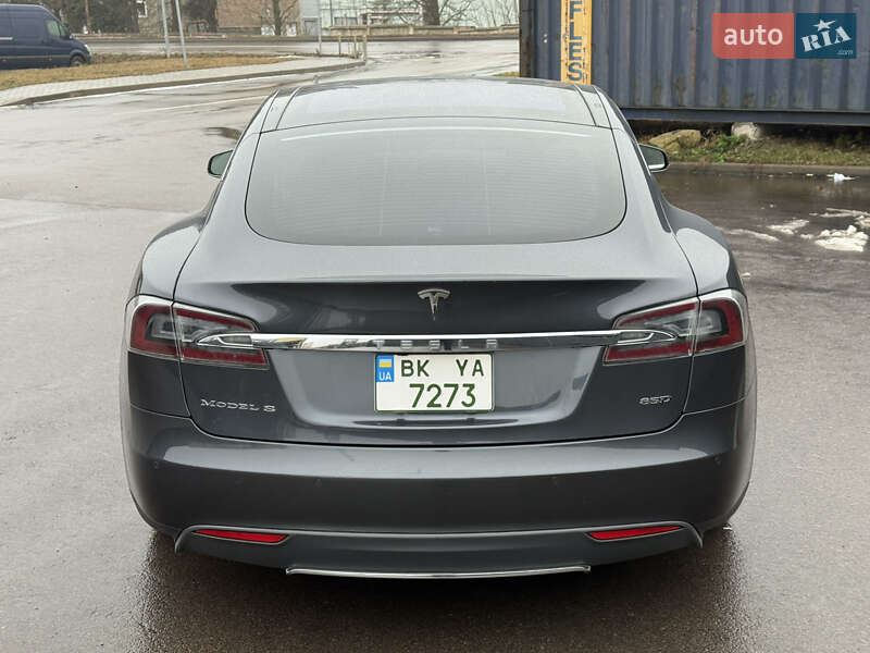 Лифтбек Tesla Model S 2015 в Ровно
