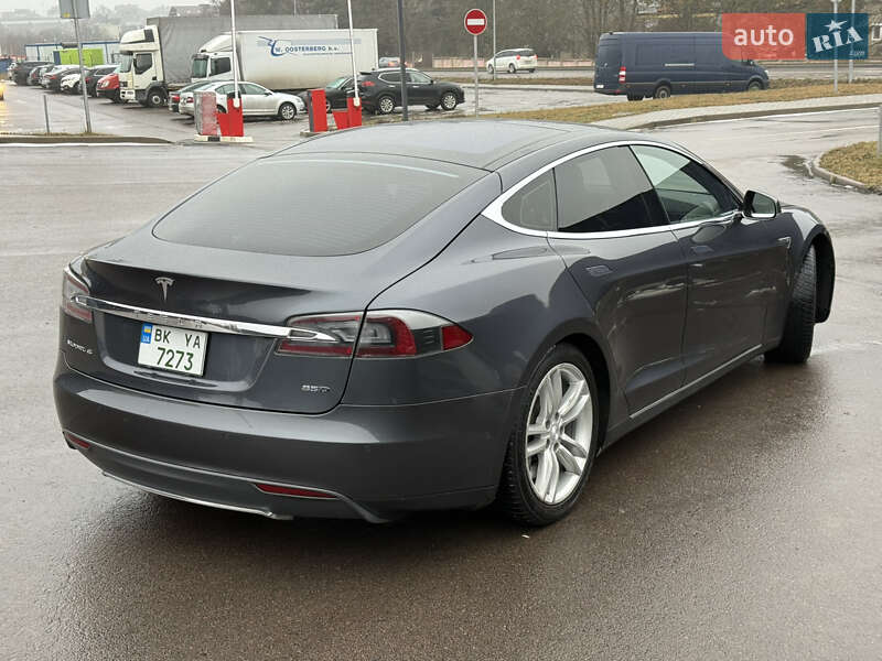 Лифтбек Tesla Model S 2015 в Ровно