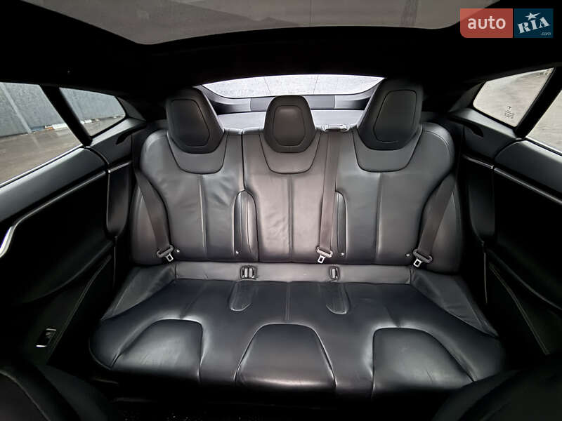 Лифтбек Tesla Model S 2015 в Ровно
