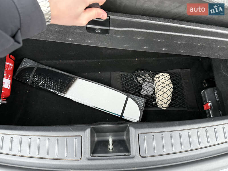 Лифтбек Tesla Model S 2015 в Ровно