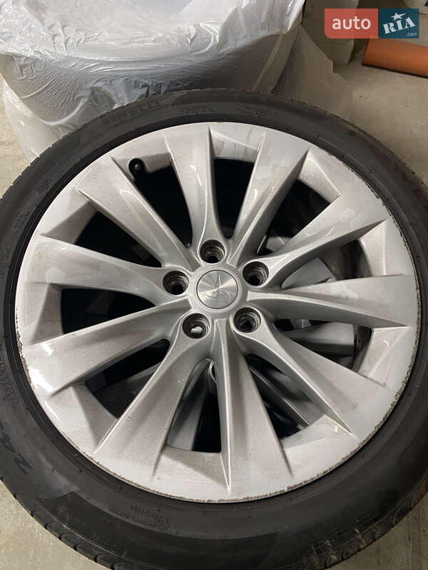 Лифтбек Tesla Model S 2018 в Ровно