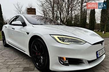 Tesla Model S  2020