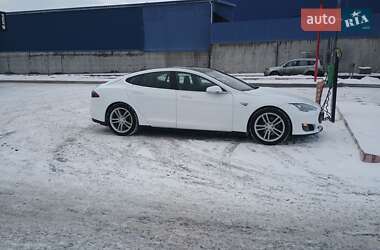 Tesla Model S 2015