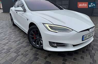 Tesla Model S  2020