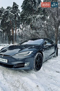 Tesla Model S 2020