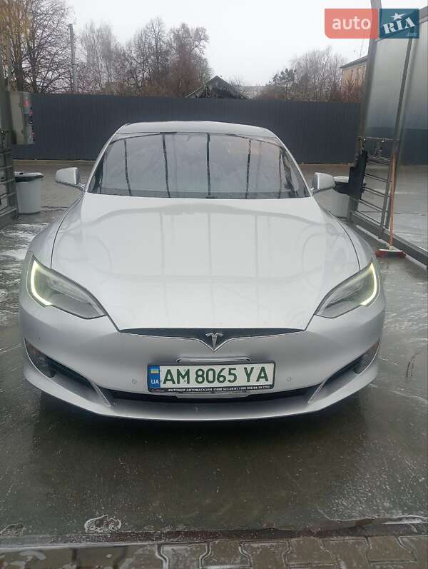 Tesla Model S 2017