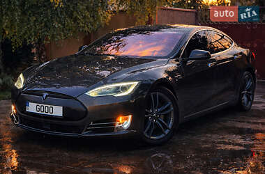 Tesla Model S 2015