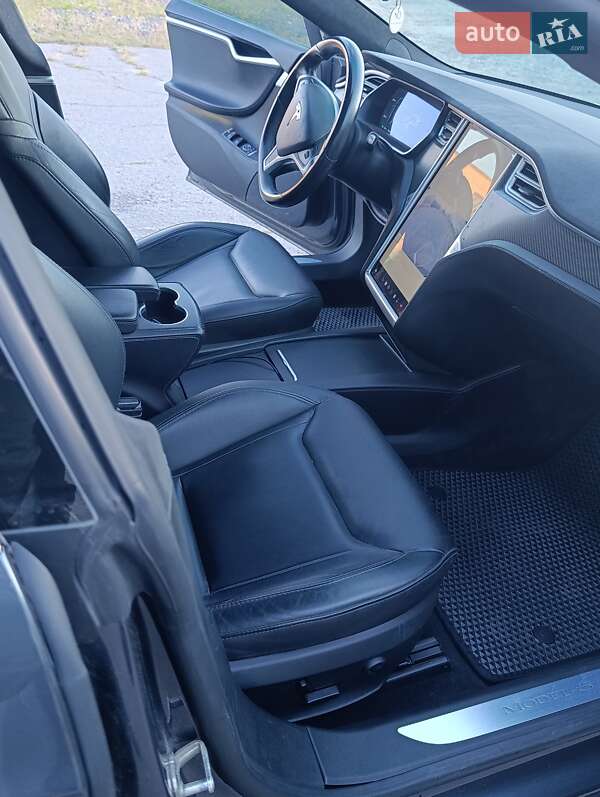 Лифтбек Tesla Model S 2016 в Вознесенске