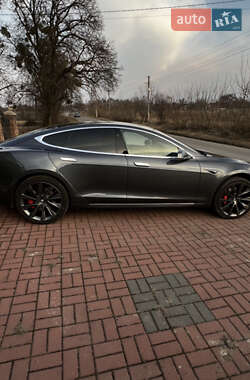 Tesla Model S  2020