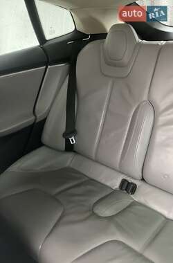Ліфтбек Tesla Model S 2013 в Одесі
