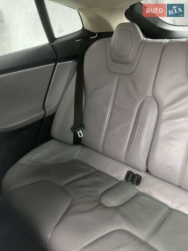 Ліфтбек Tesla Model S 2013 в Одесі