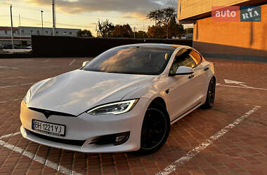 Tesla Model S  2020