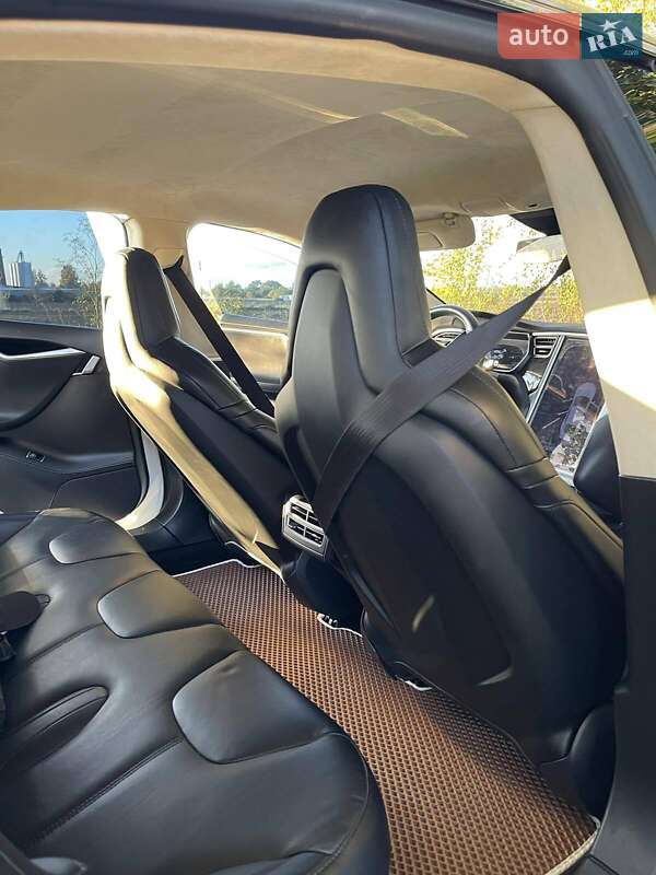 Ліфтбек Tesla Model S 2016 в Луцьку