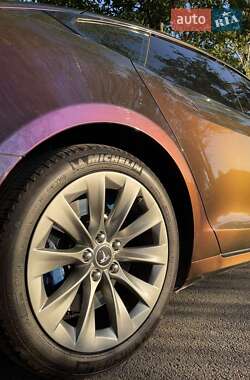 Ліфтбек Tesla Model S 2016 в Луцьку