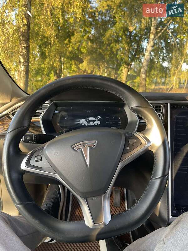 Ліфтбек Tesla Model S 2016 в Луцьку