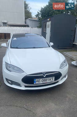Tesla Model S 2015