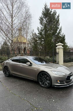 Tesla Model S  2015