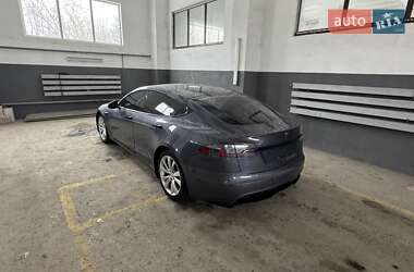 Tesla Model S  2022