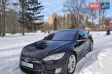 Tesla Model S  2015