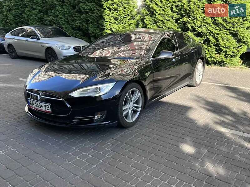 Tesla Model S 2016