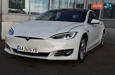 Tesla Model S  2019