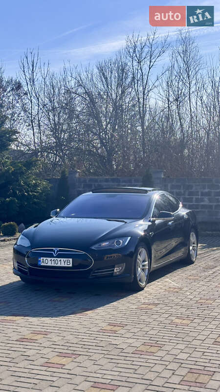 Ліфтбек Tesla Model S 2014 в Ужгороді
