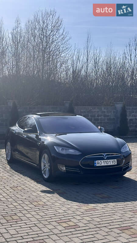 Ліфтбек Tesla Model S 2014 в Ужгороді