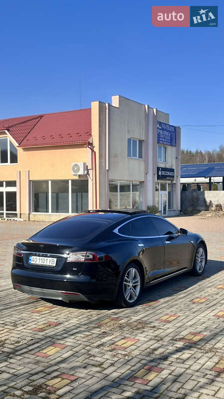 Ліфтбек Tesla Model S 2014 в Ужгороді