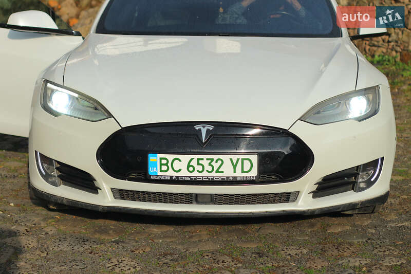 Tesla Model S 2014