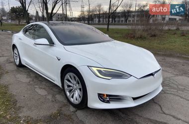 Tesla Model S  2018