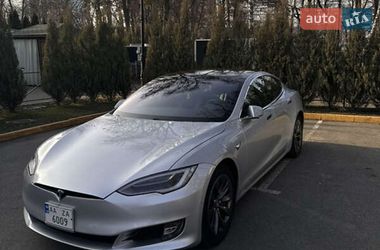 Лифтбек Tesla Model S 2018 в Львове