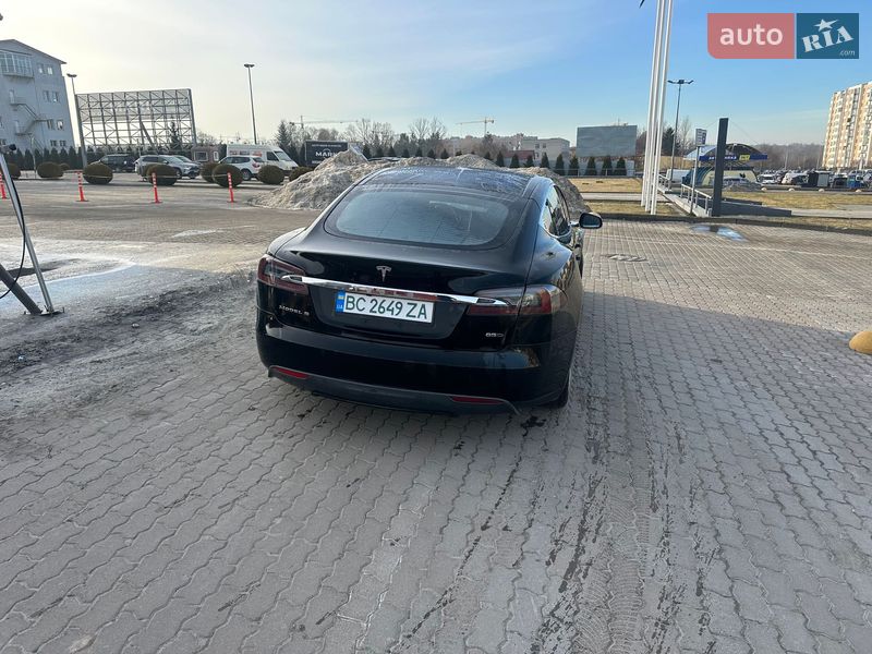 Лифтбек Tesla Model S 2015 в Львове