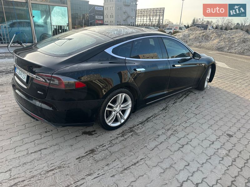 Лифтбек Tesla Model S 2015 в Львове