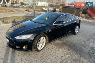 Лифтбек Tesla Model S 2015 в Львове