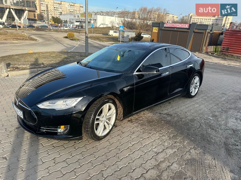 Лифтбек Tesla Model S 2015 в Львове