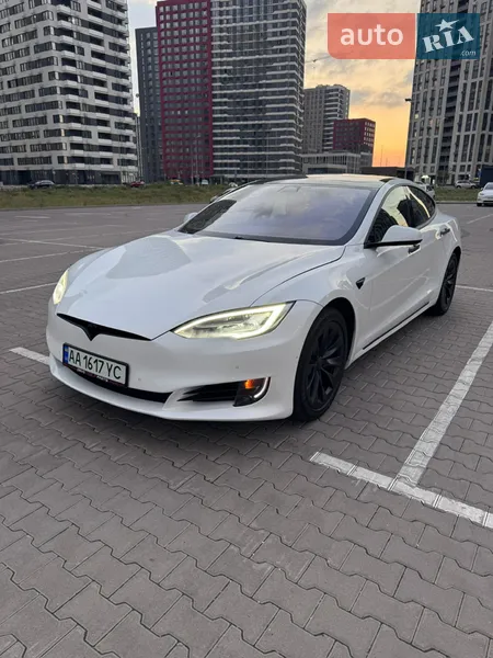 Tesla Model S 2018