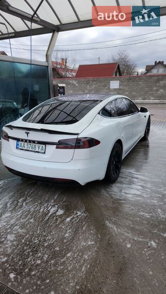 Ліфтбек Tesla Model S 2016 в Києві