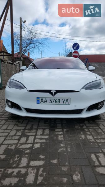 Ліфтбек Tesla Model S 2016 в Києві