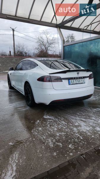 Ліфтбек Tesla Model S 2016 в Києві