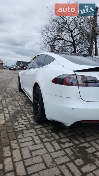 Ліфтбек Tesla Model S 2016 в Києві