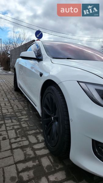 Ліфтбек Tesla Model S 2016 в Києві