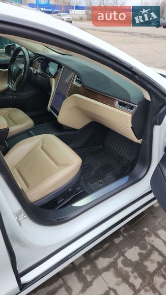 Ліфтбек Tesla Model S 2016 в Києві