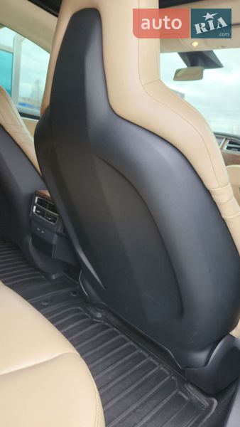 Ліфтбек Tesla Model S 2016 в Києві
