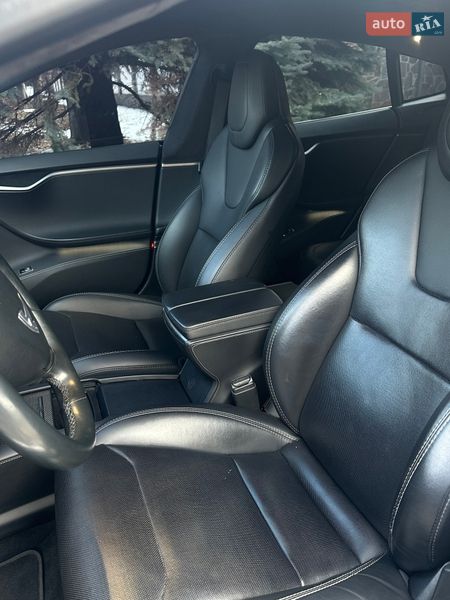 Лифтбек Tesla Model S 2018 в Киеве фото 45 Лифтбек Tesla Model S 2018 в Киеве