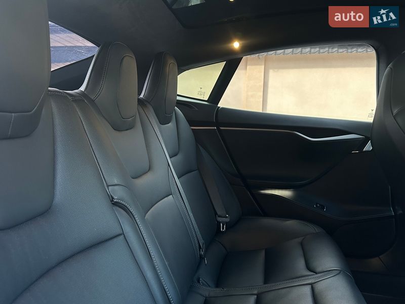 Лифтбек Tesla Model S 2018 в Киеве фото 34 Лифтбек Tesla Model S 2018 в Киеве