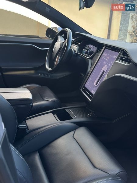 Лифтбек Tesla Model S 2018 в Киеве фото 42 Лифтбек Tesla Model S 2018 в Киеве