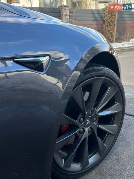 Лифтбек Tesla Model S 2018 в Киеве фото 23 Лифтбек Tesla Model S 2018 в Киеве