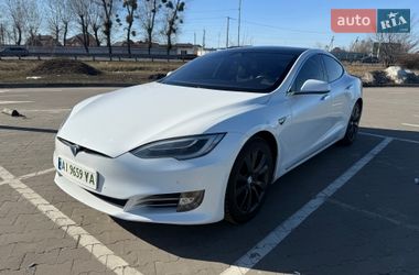 Ліфтбек Tesla Model S 2017 в Києві