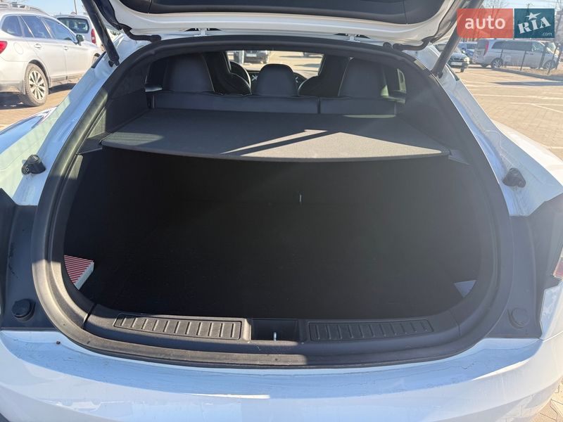Ліфтбек Tesla Model S 2017 в Києві