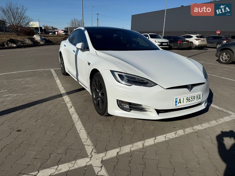 Ліфтбек Tesla Model S 2017 в Києві